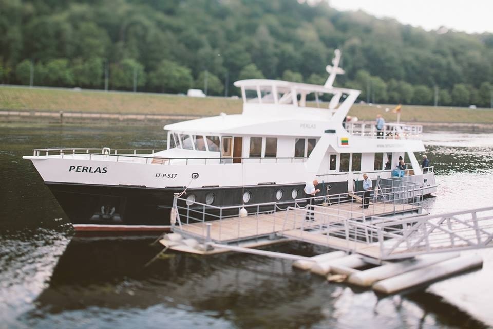 Plaukiojimas laivu „Perlas“