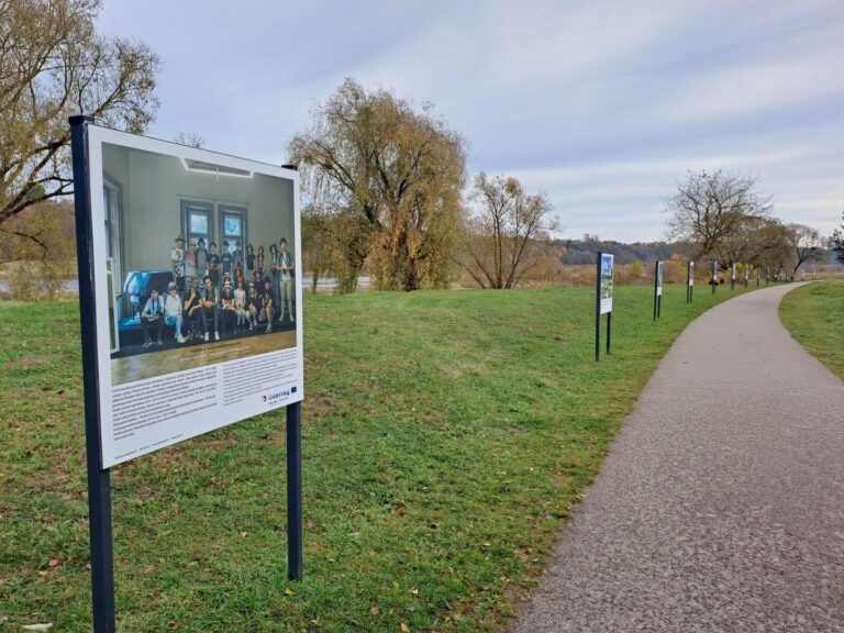 Jaunųjų fotografų plenero „Žmogaus gyvenimas prie vandens“ lauko paroda Kačerginėje