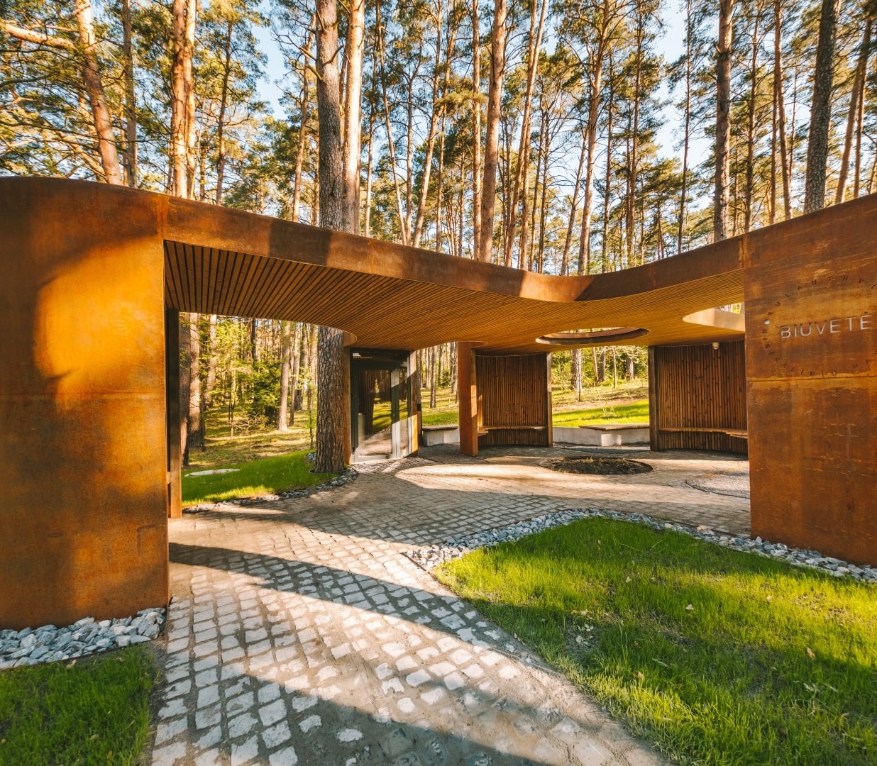 Kulautuvos mineralinio vandens biuvetė 1