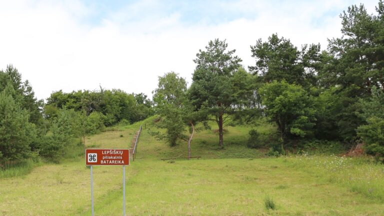 Lepšiškių piliakalnis